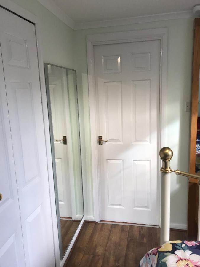Cosy Cottage Annex In Fairlop イルフォード エクステリア 写真