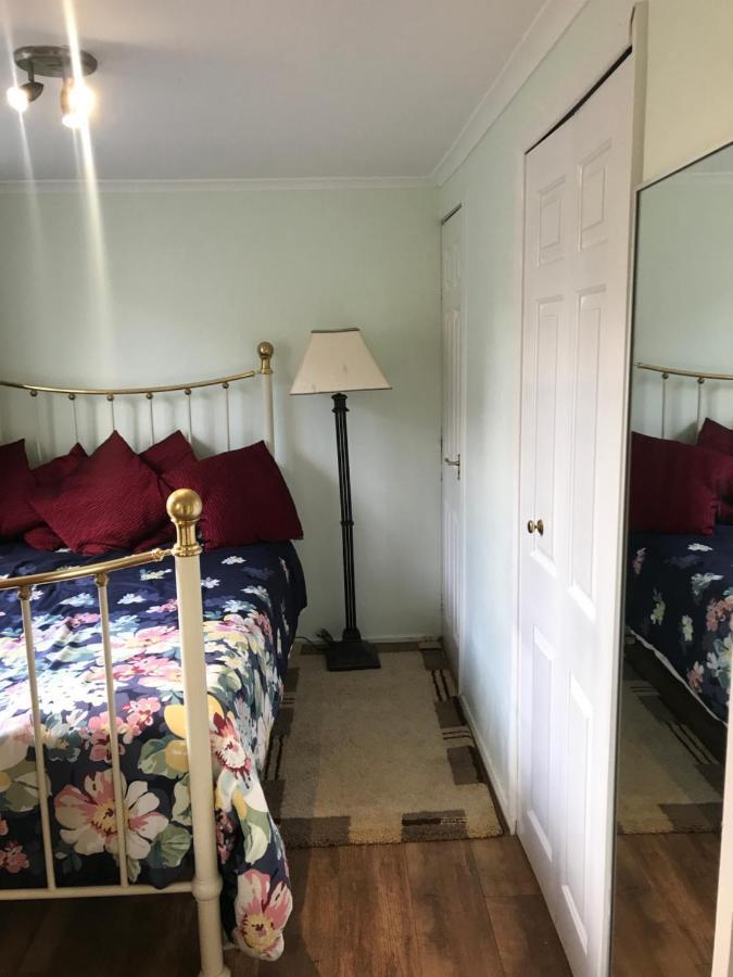 Cosy Cottage Annex In Fairlop イルフォード エクステリア 写真