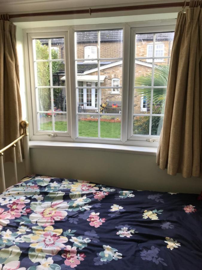 Cosy Cottage Annex In Fairlop イルフォード エクステリア 写真