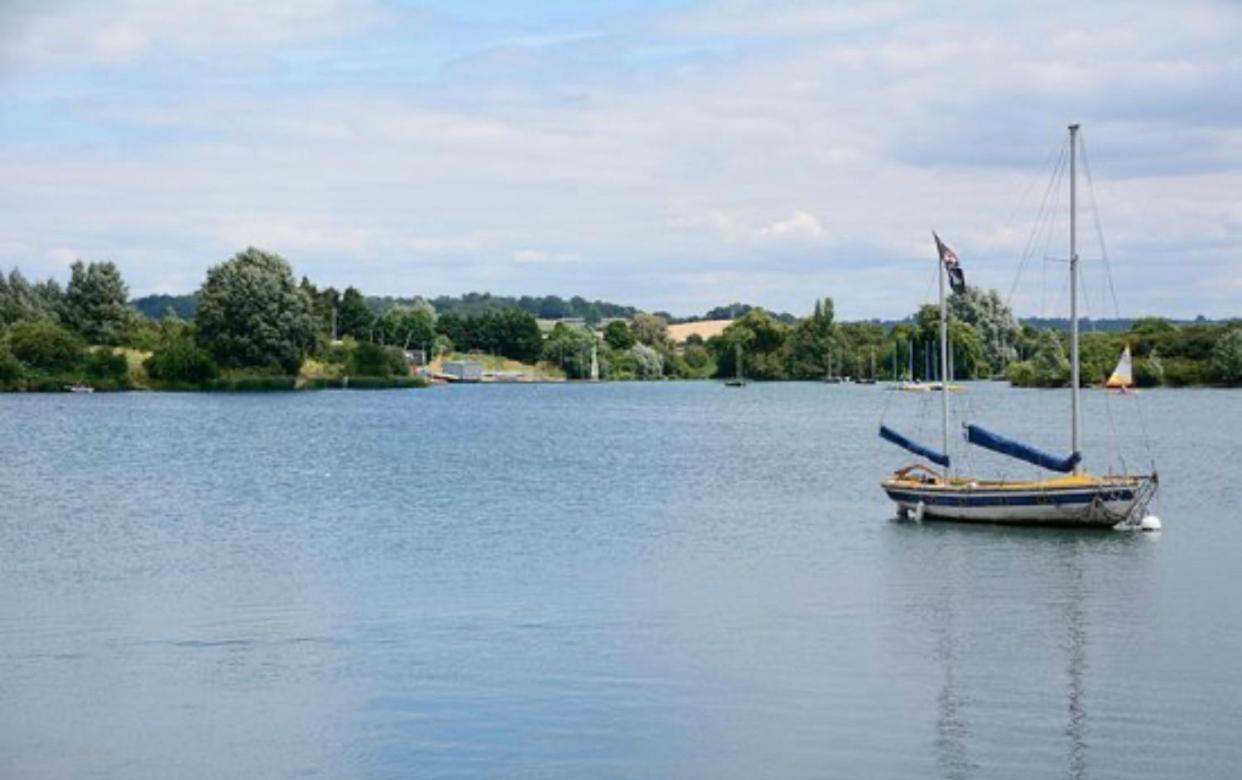 Cosy Cottage Annex In Fairlop イルフォード エクステリア 写真